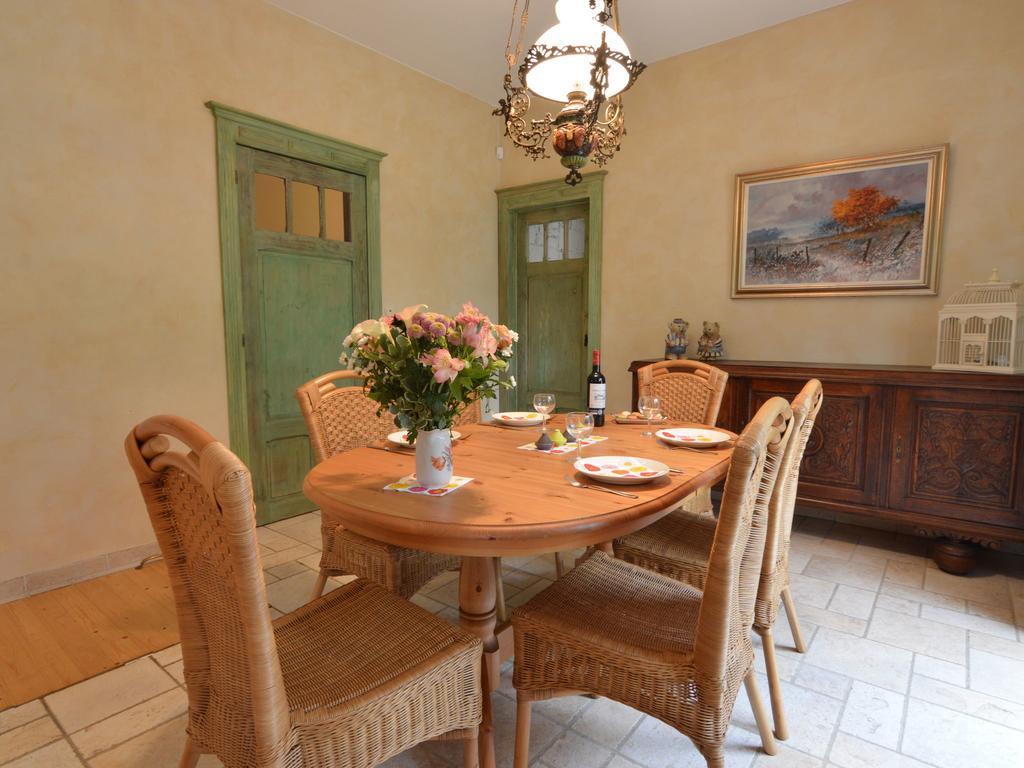 Furnished Bungalow in Monceau en Ardenne with Garden Barbecue Oizy Zimmer foto