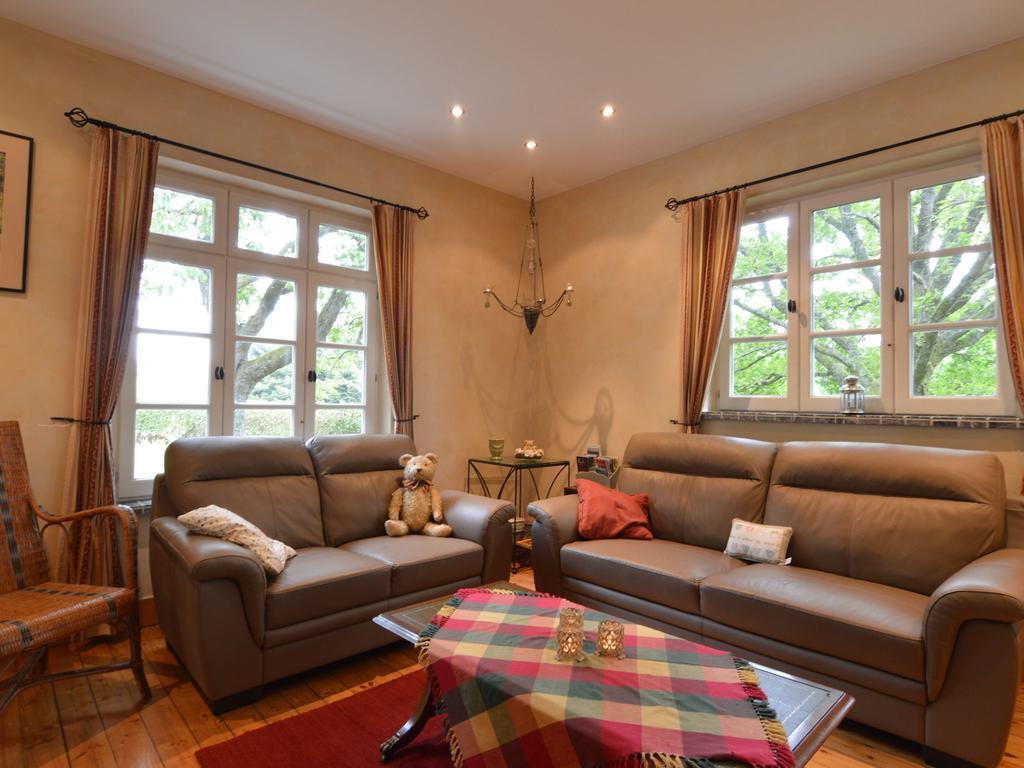 Furnished Bungalow in Monceau en Ardenne with Garden Barbecue Oizy Zimmer foto